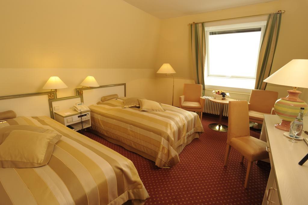 Panoramahotel Waldenburg Waldenburg  Szoba fotó